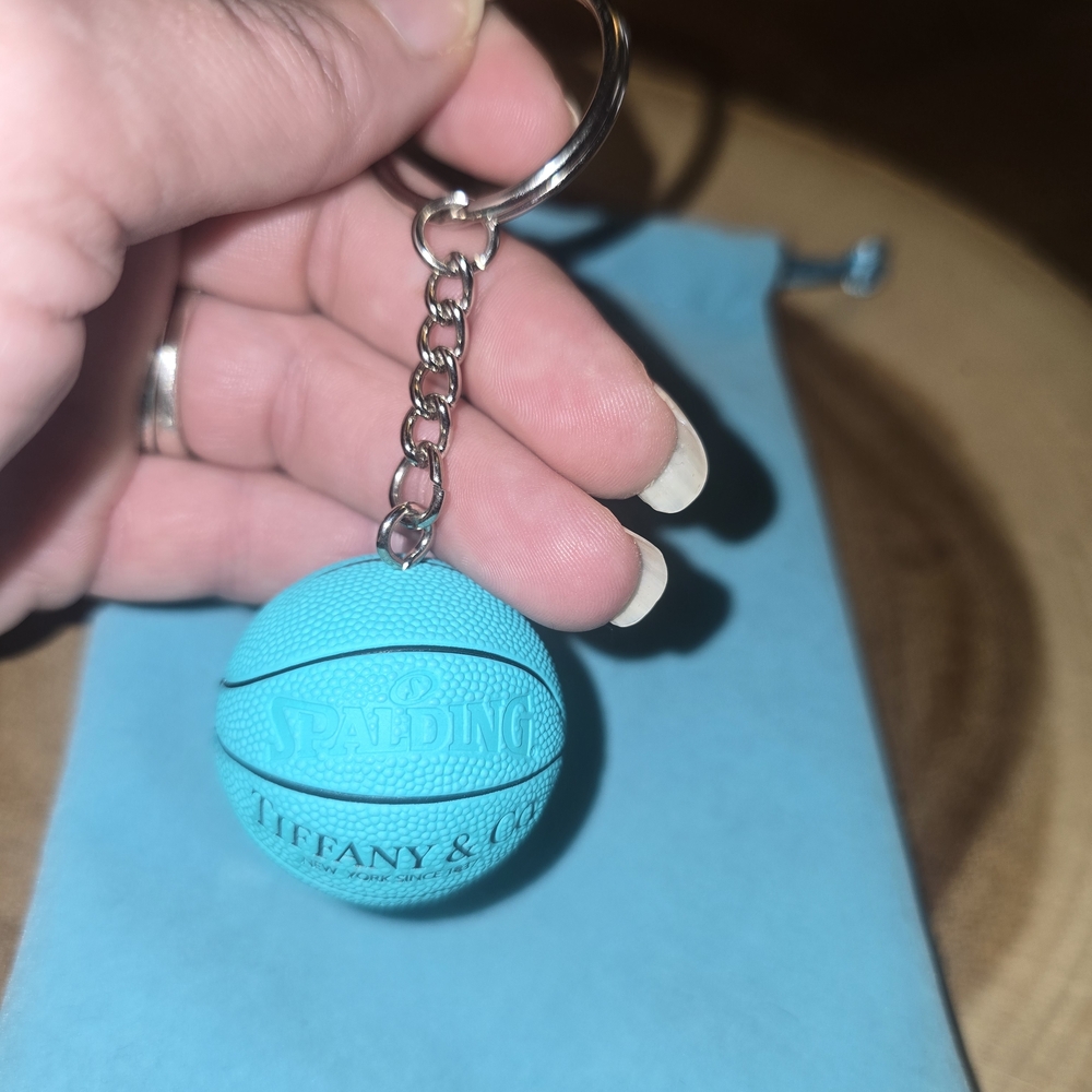 Basketball Keychain - Picture 3 of 3